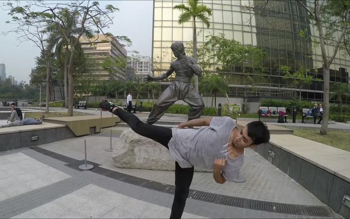 [图]这个星球已经拦不住他这双腿，空翻加踢腿致敬截拳道之父李小龙！