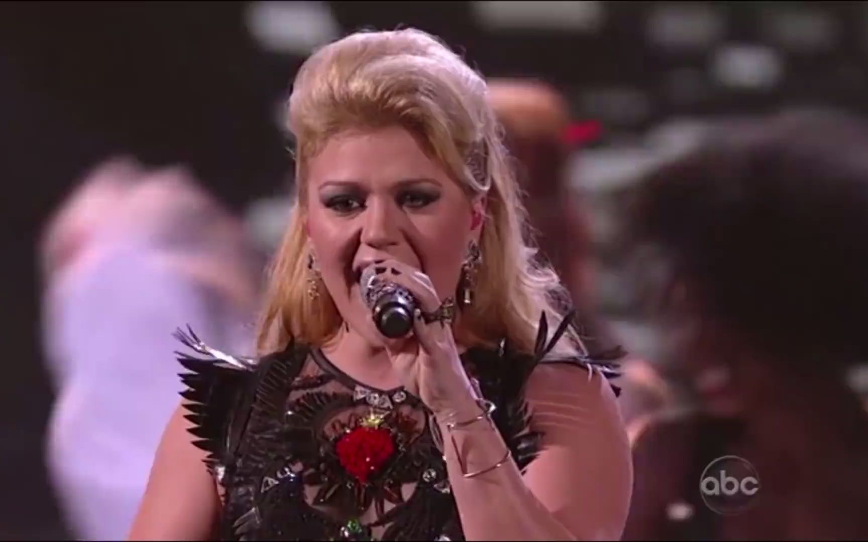 [图]Kelly Clarkson - Medley Live American Music Awards 2012