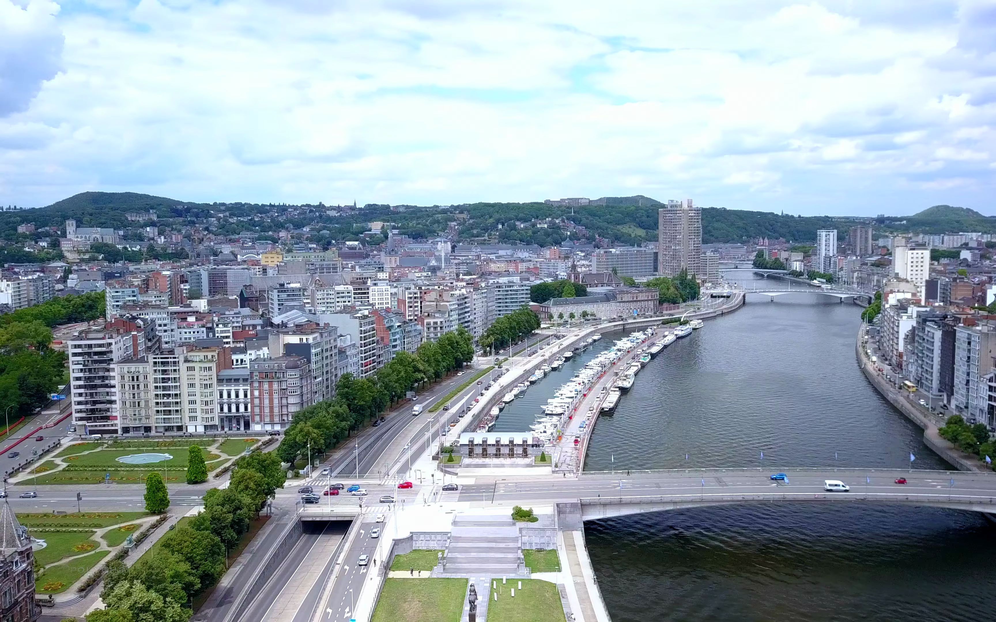 liege luik belgium 列日市位于比利时东部的默兹河上