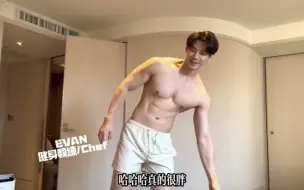 Descargar video: 时尚男士/时尚肌肉帅哥的一天44