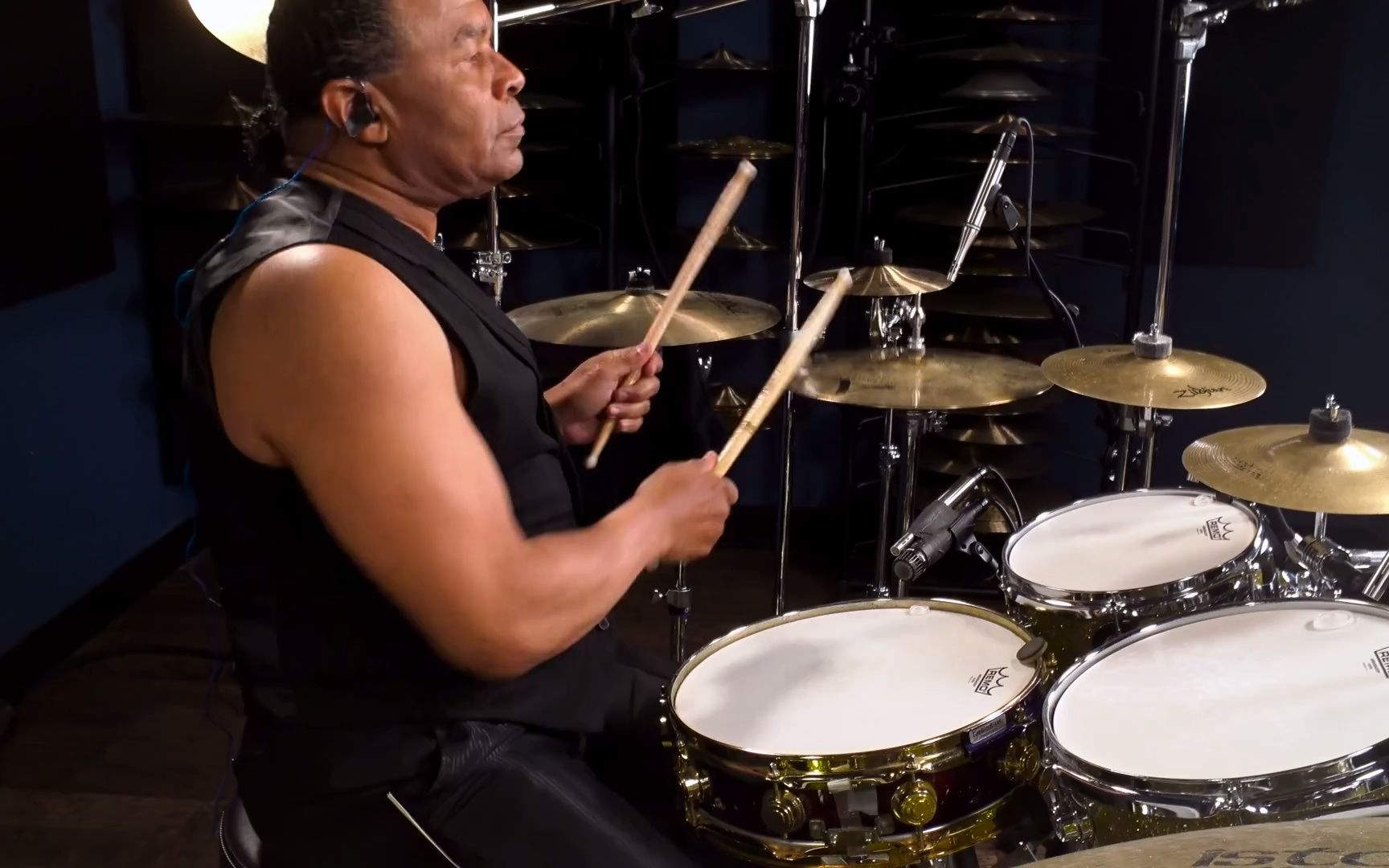 迈克尔杰克逊的鼓手jonathan moffett表演wanna be startin somethin