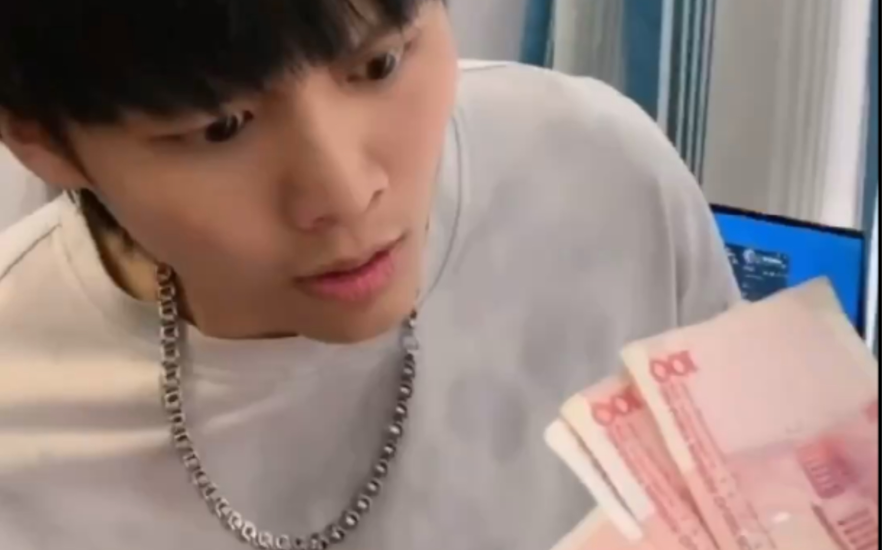 疯狂小杨哥:100块能干点儿啥?(二)