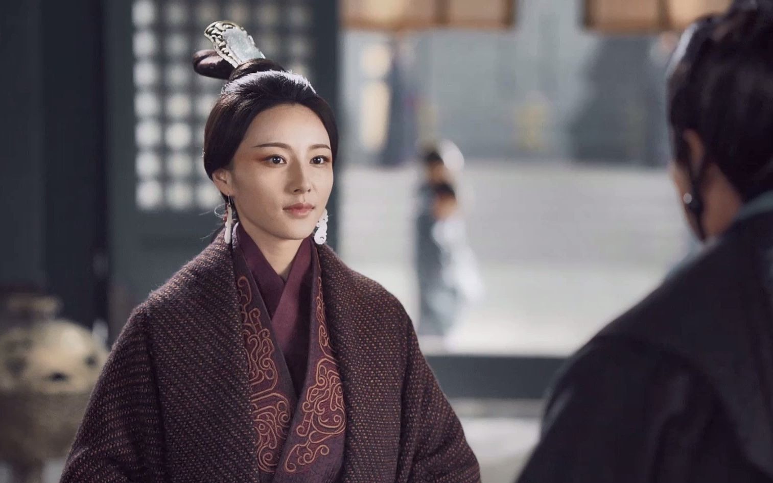 齐王见妹妹离秋甚是欢喜,没想到离秋是来劝降的