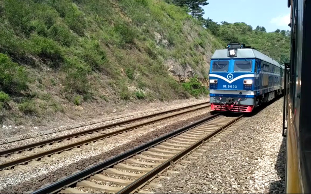 df4c0003号内燃机车牵引k1190次列车驶过京通线猴山车站(2018年)