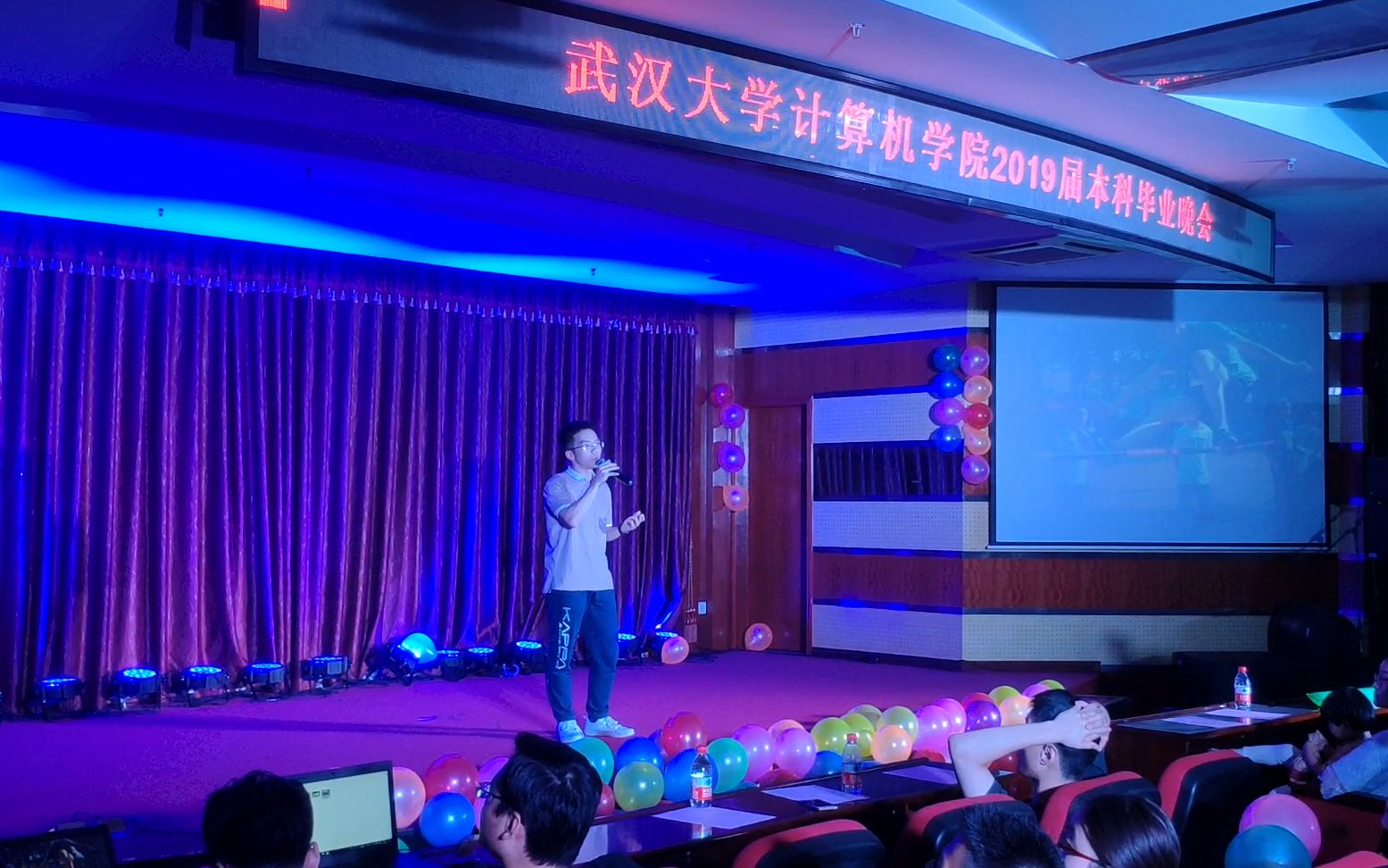 【武汉大学计算机学院2019界本科生毕业晚会】张雪遥凤凰花开的路口哔哩哔哩bilibili