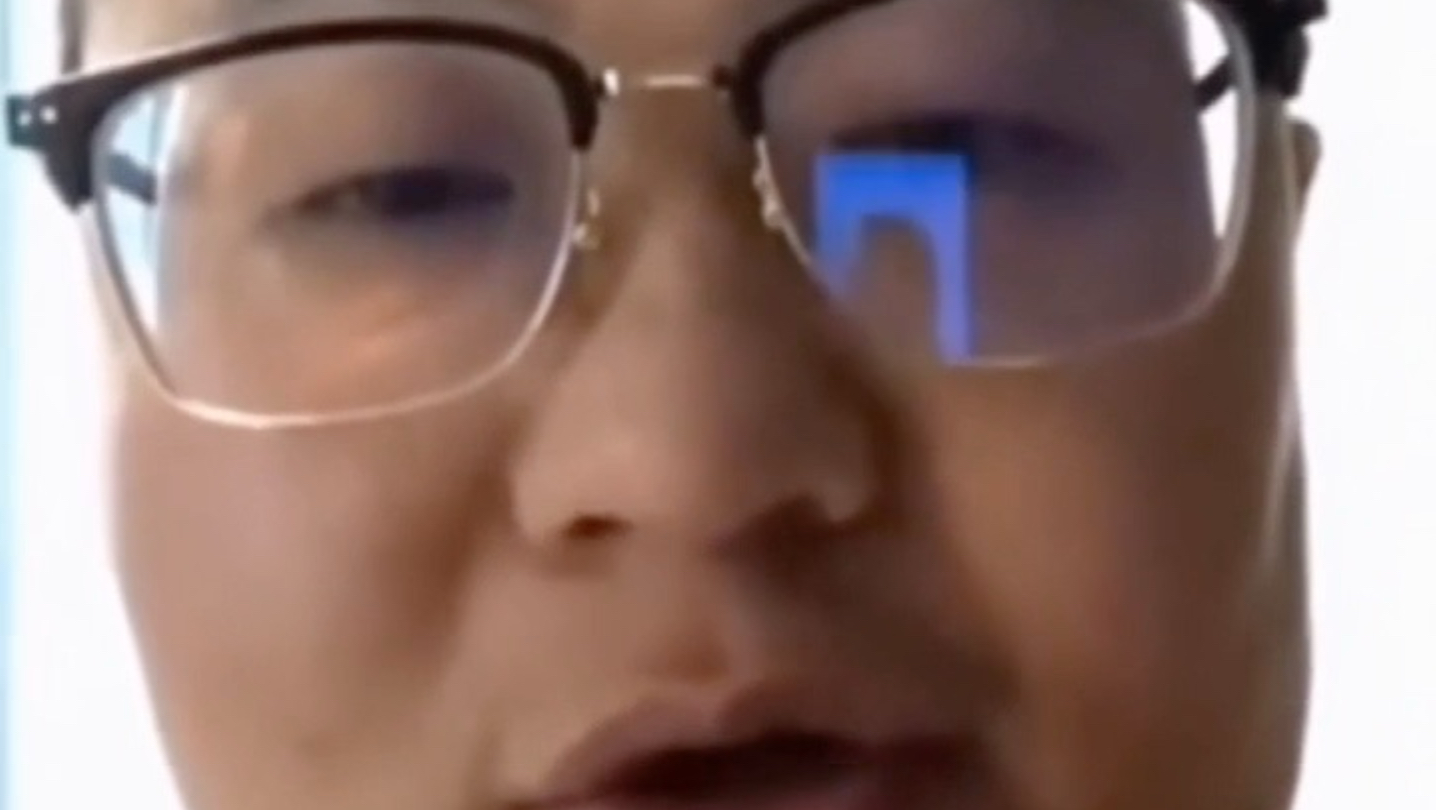 孙笑川叫李文亚起床