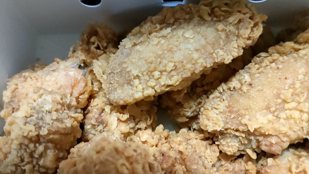 【KFC肯德基十翅一桶34.9(微信减5元)】国庆假期最后一天吃个翅桶!哔哩哔哩bilibili