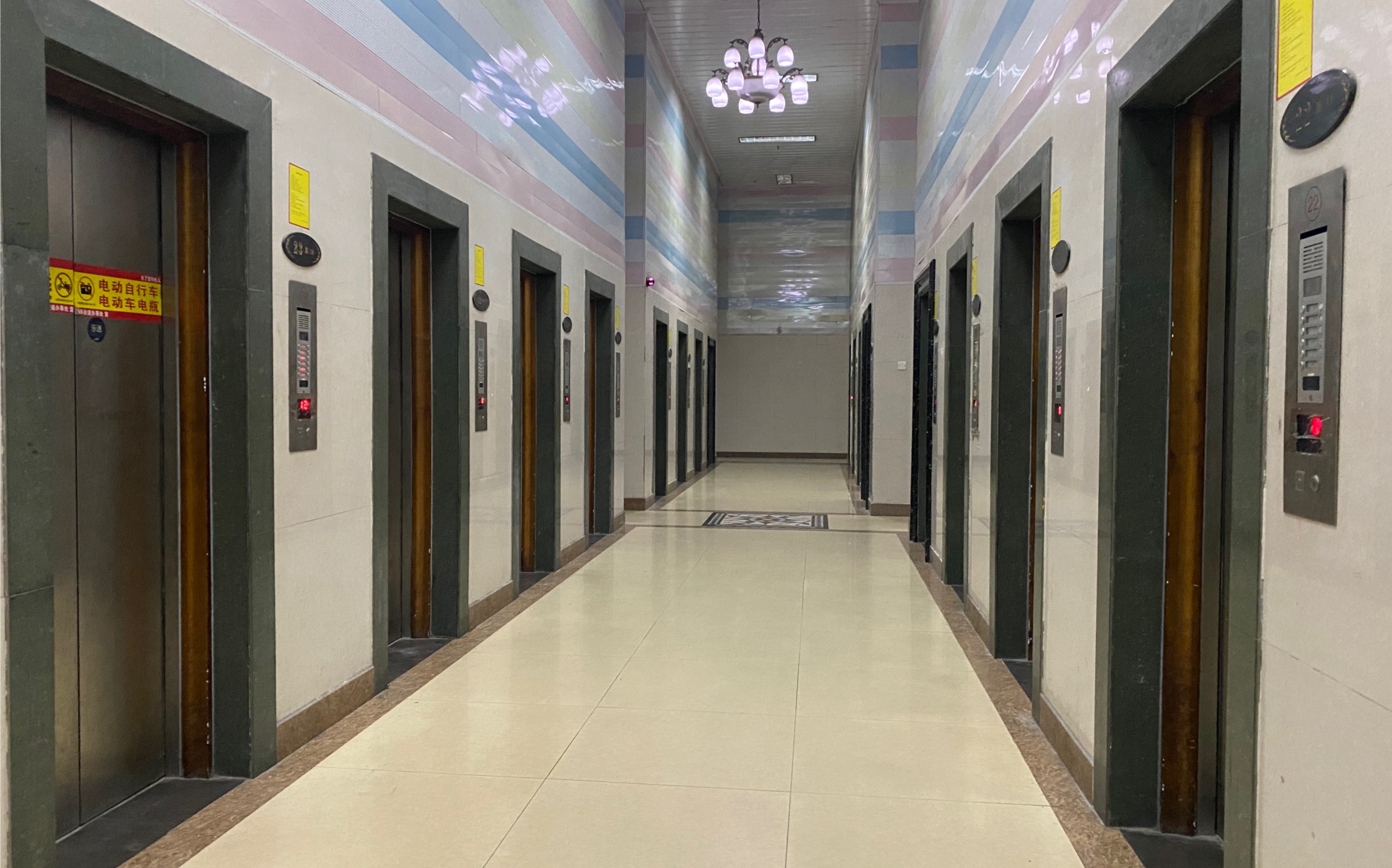 超级多的电梯,罕见外呼,位于北京天下儒寓小区.