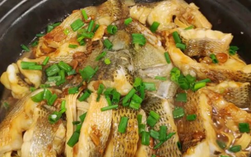 砂锅鲈鱼煲