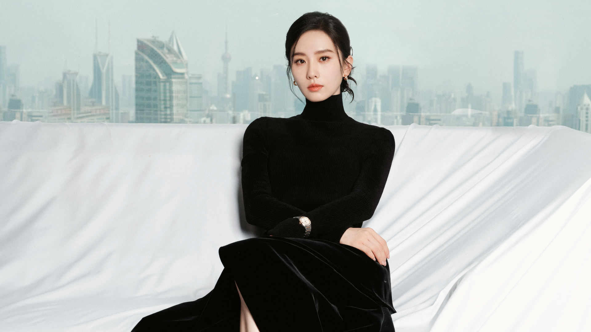 刘诗诗穿高领毛衣如黑天鹅,仪态气质内娱一绝,现场听取哇声一片