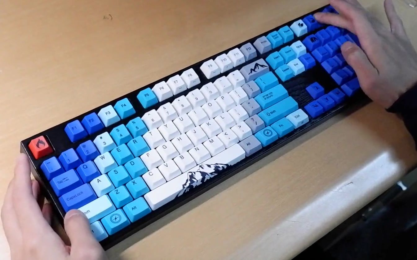 阿米洛山巅108键静电容v2雏菊黄开箱