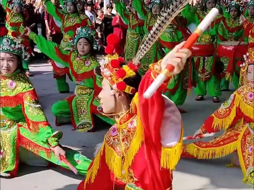 潮汕西门女子英歌今年头槌,又美又酷又可爱