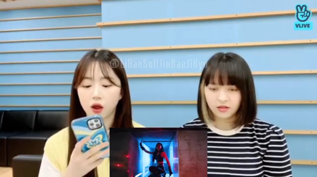 [图]220430 | NMIXX Lily & Haewon reaction to 'LADIDA' by Everglow好可愛的兩人