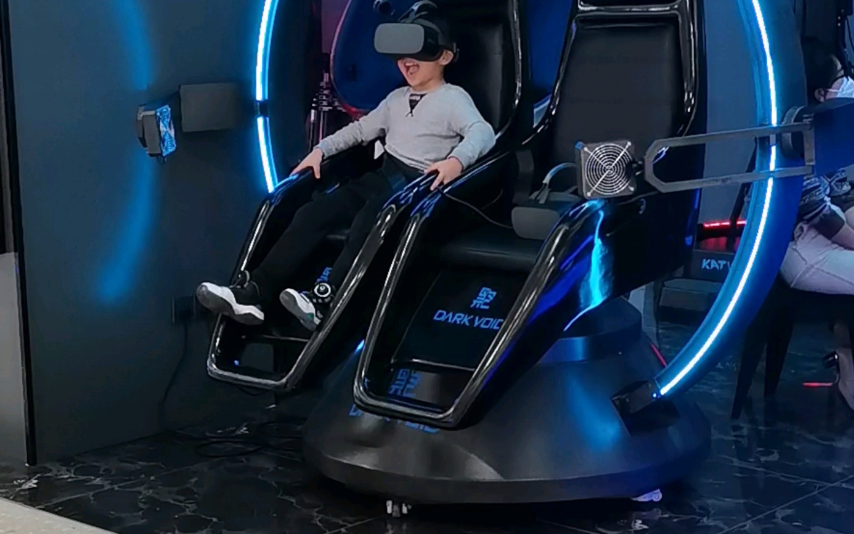 路遇vr过山车,小朋友好嗓子