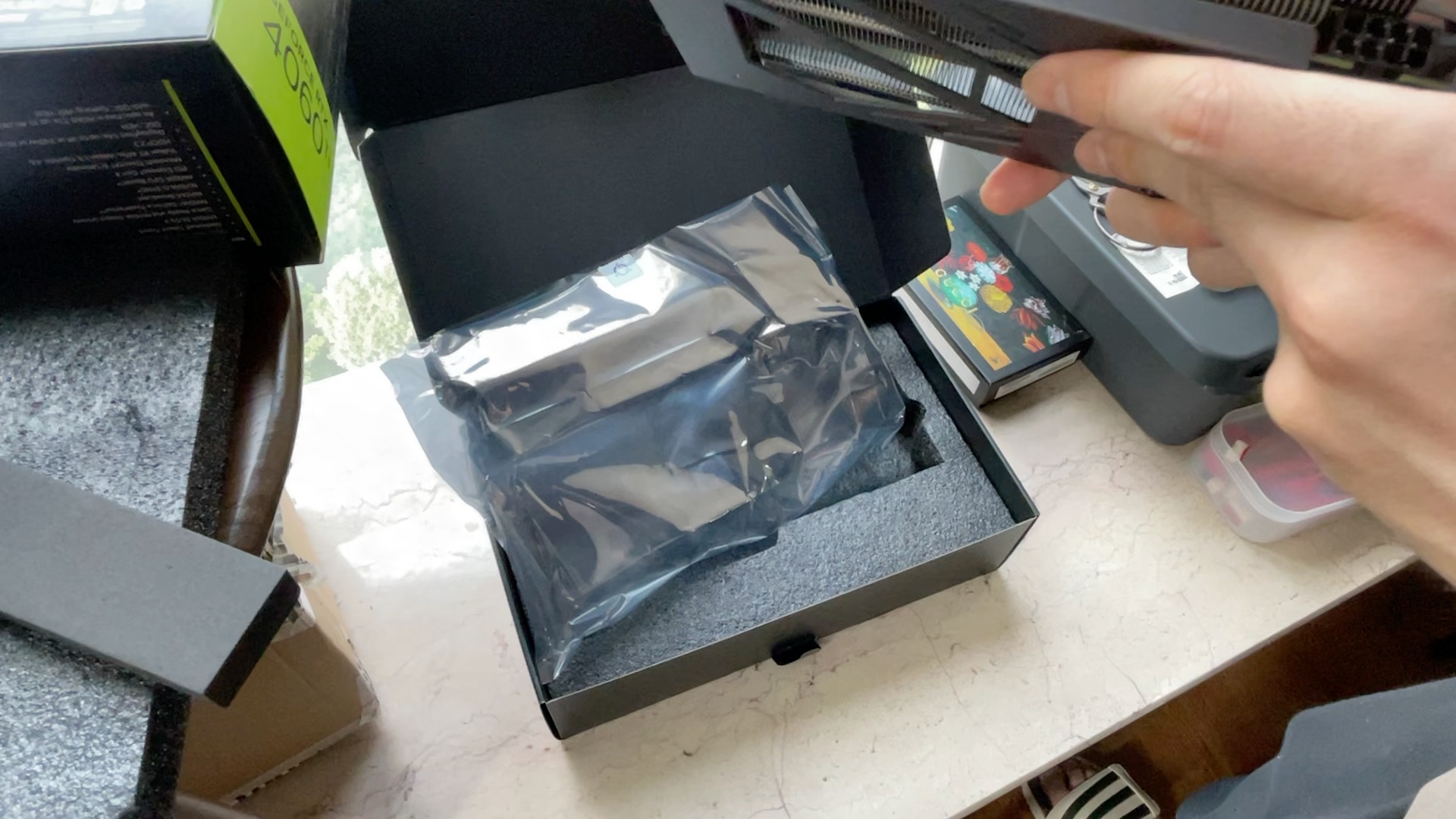 4060ti 战斧豪华版 七彩虹开箱