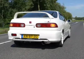 Video herunterladen: 本田型格 TYPE R DC2 _9000RPM_ VTEC 德国不限速高速公路测试