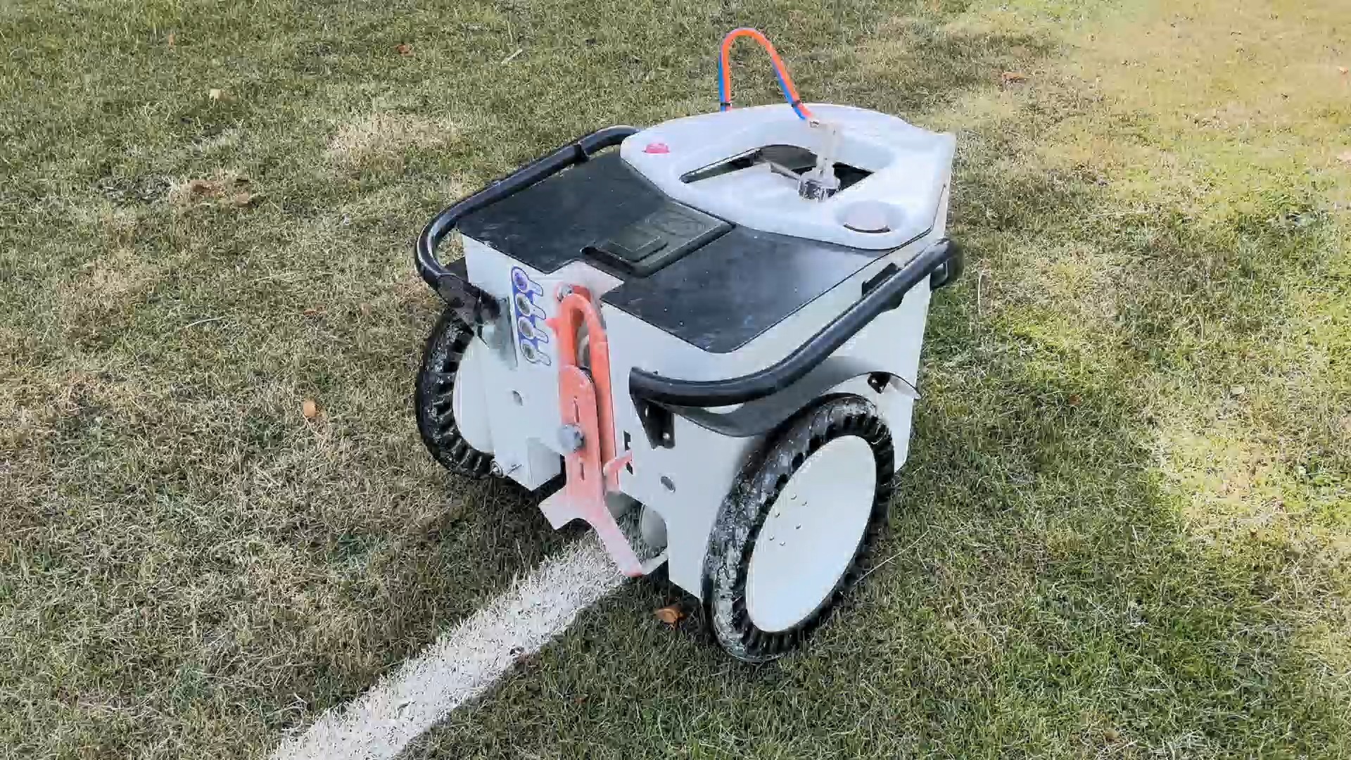 fleet牌全自动人工智能划线机器人免拉线定位画线机器人足球场免测量