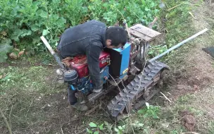 Скачать видео: 自制农用履带车27，终于翻车了