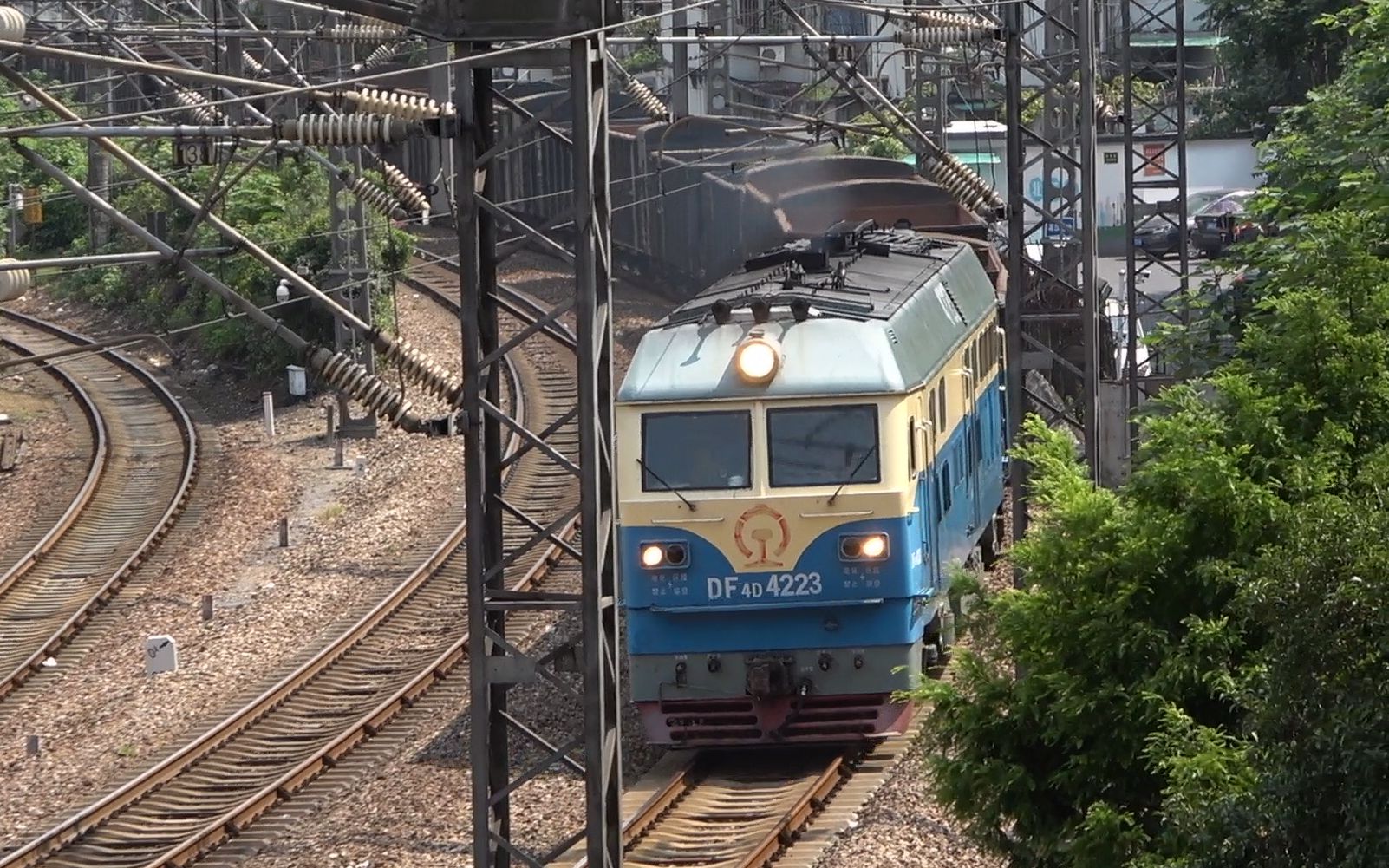 【中国铁路】57784次 全列石碴漏斗车 df4d-4223[沪昆绕行线][云雀苑