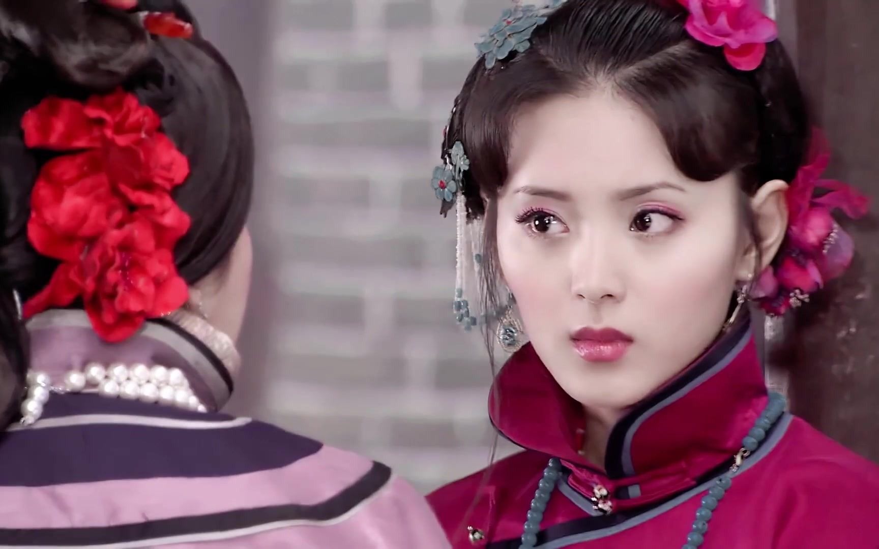 杨超越和小刘佳,最终一个选择走流量路线,一个选择走实力路线