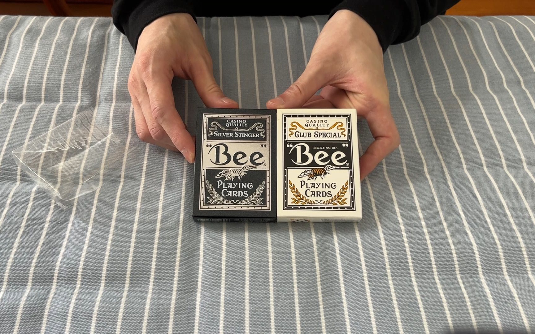 「扑克牌评测」纸牌 uspcc bee silver stinger 银色毒针 蜜蜂牌 初代