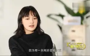 Скачать видео: 王俊凯拍《天坑鹰猎》，杀青时的一个小小举动，让文淇觉着很暖！