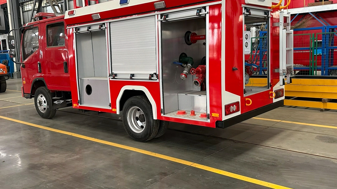 福田2吨水罐消防车