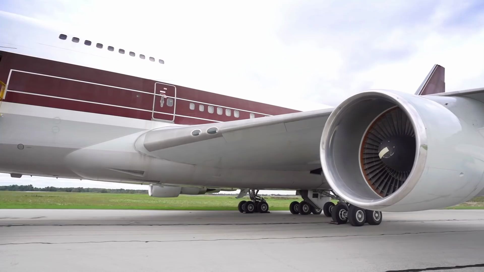 flying_$200_million_boeing_747-sp_private_jet_alone_哔哩哔哩