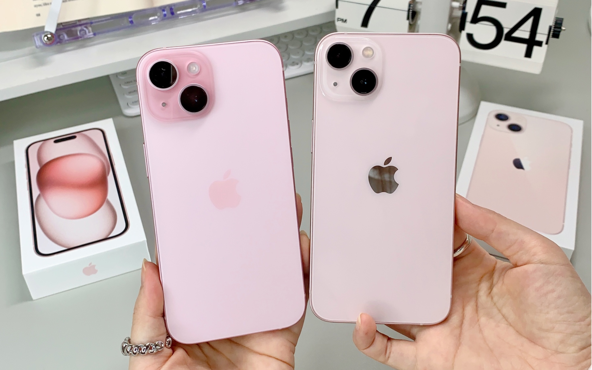 [图]沉浸式开箱🌸选iPhone15粉还是13粉？？