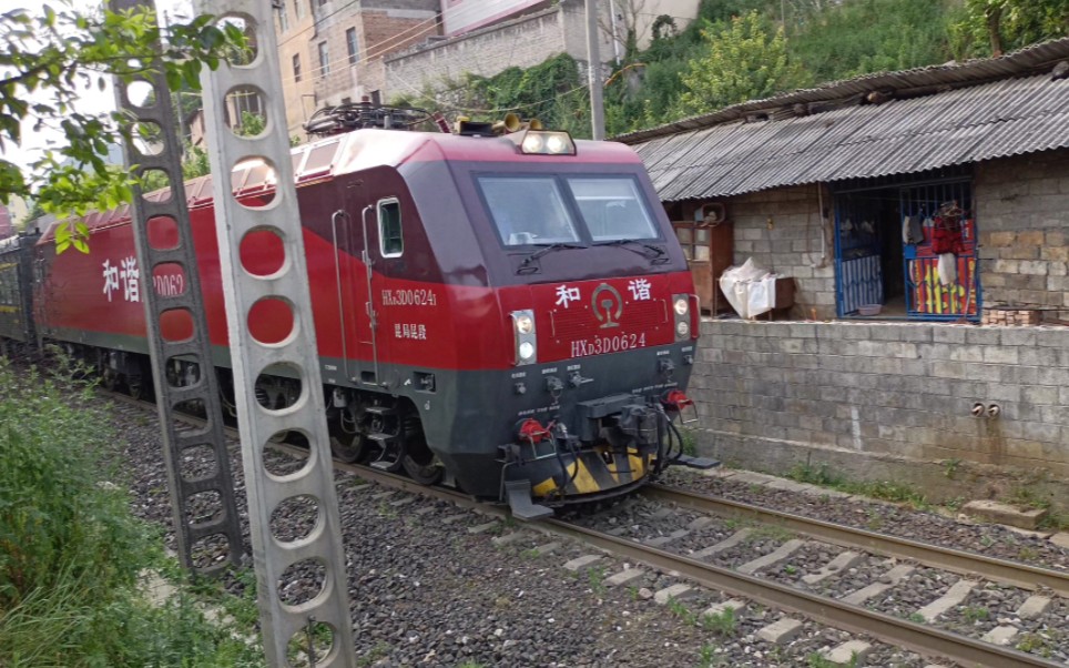 昆局昆段hxd3d0624本务牵引客车60823威舍六盘水经过人民路70号六盘水