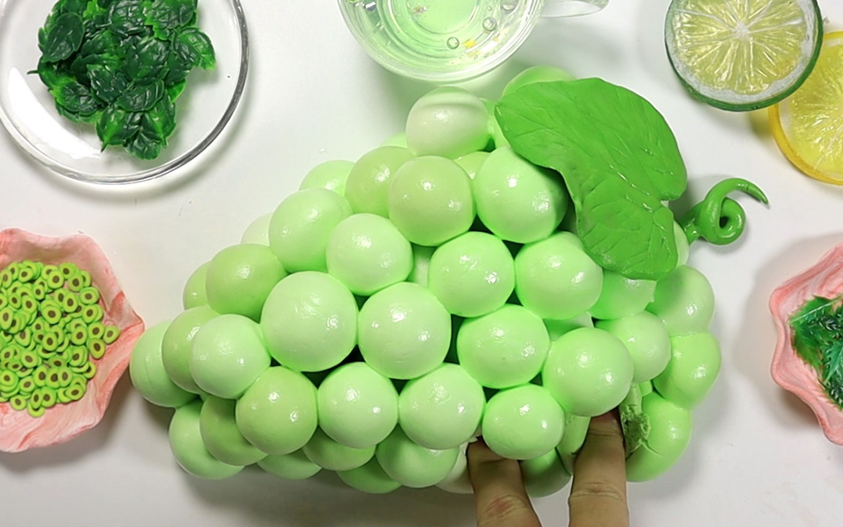一整串青葡萄声控球一把捏碎超满足最后颜色太好看了