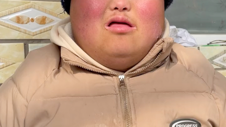 小鸭哥吐舌头才艺