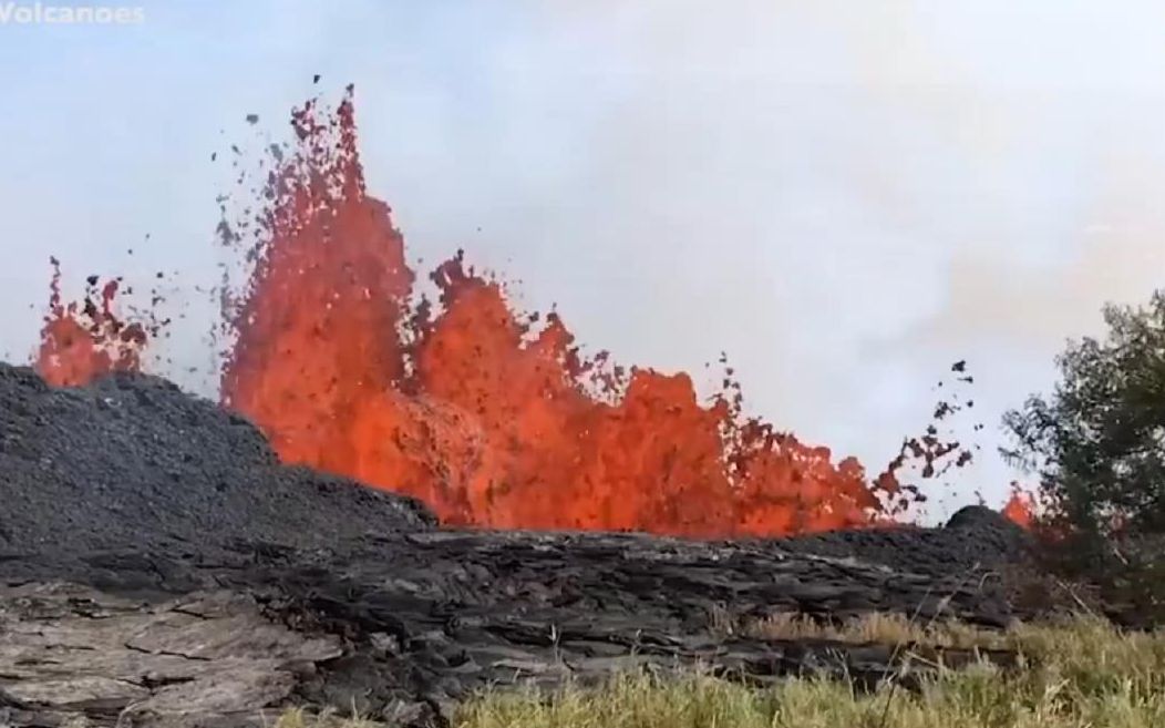 [图]夏威夷基拉韦厄火山喷发加剧 1人被火山喷出物击中致重伤