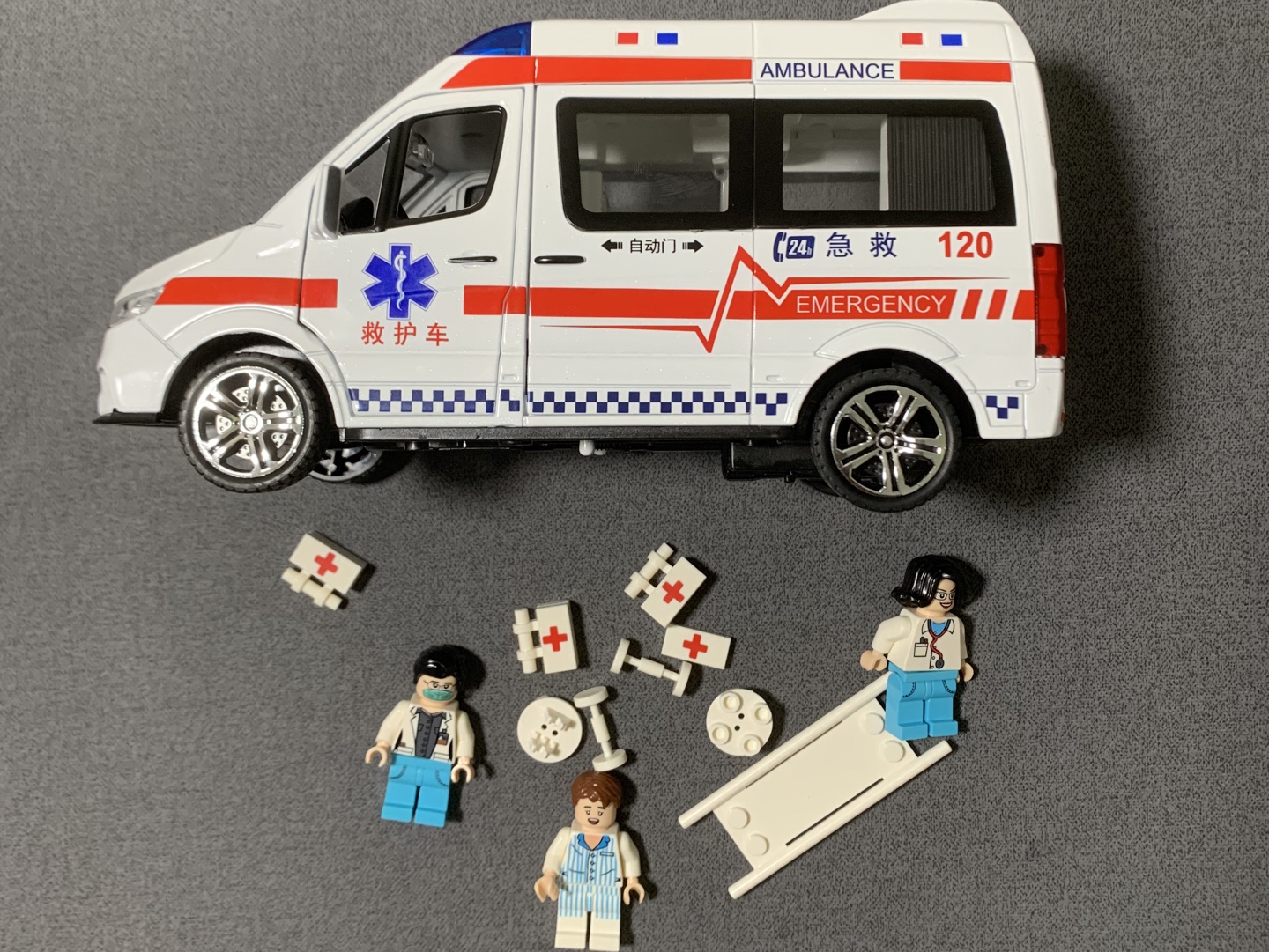 04120仿真救护车,模拟真实救援场景#急救车 #120救护车 #模型玩具