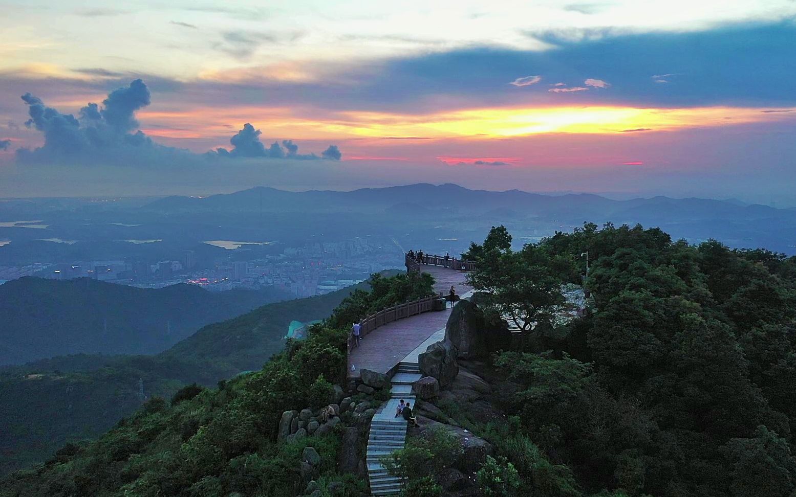 站在羊台山顶俯瞰整个深圳,感叹祖国大好河山之美,你值得一来!