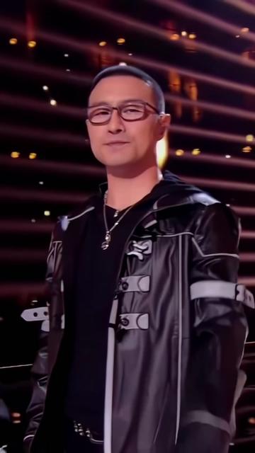 好声音汪峰战队共演《光明》坚信光明就在前方,听得热血沸腾