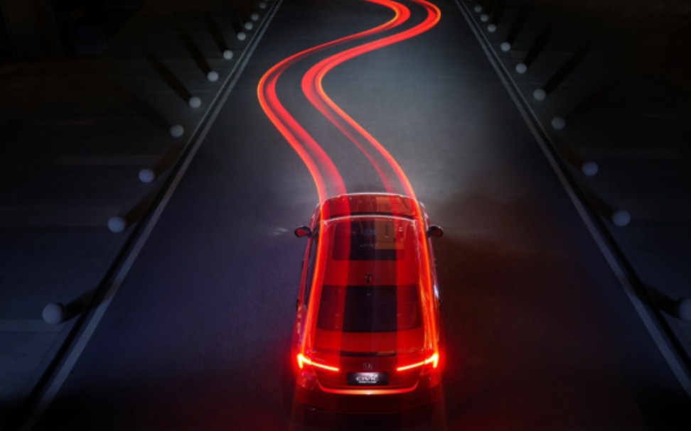 用车尾灯倒出来的光绘大片!