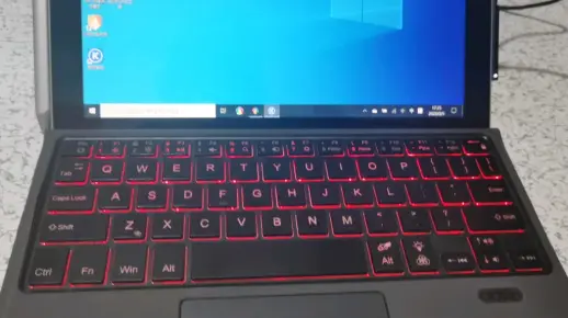surface go外接显示器显示效果还可以，也带的动