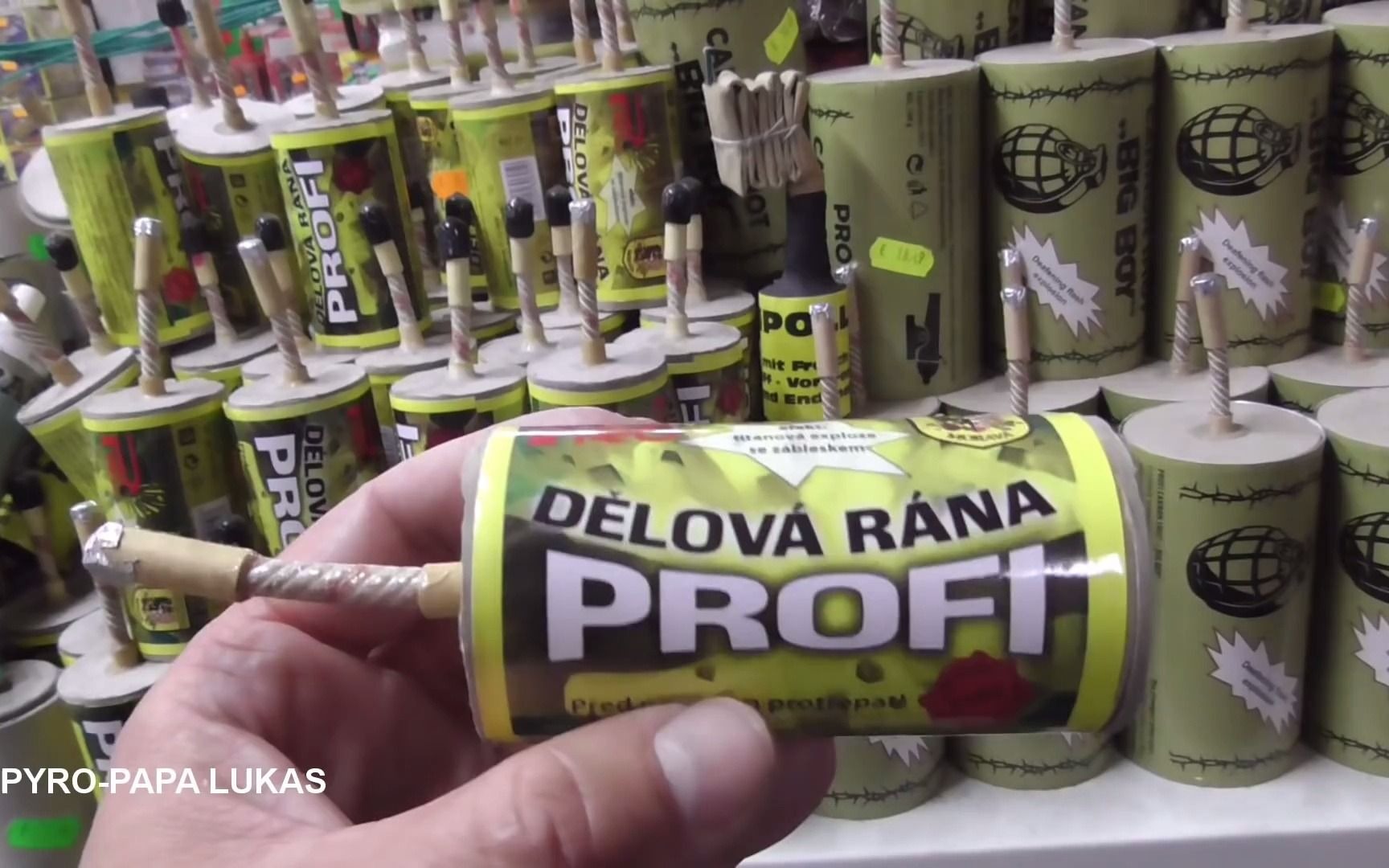 让我们来看看德国的一家波兰烟花店 (请阅读简介)