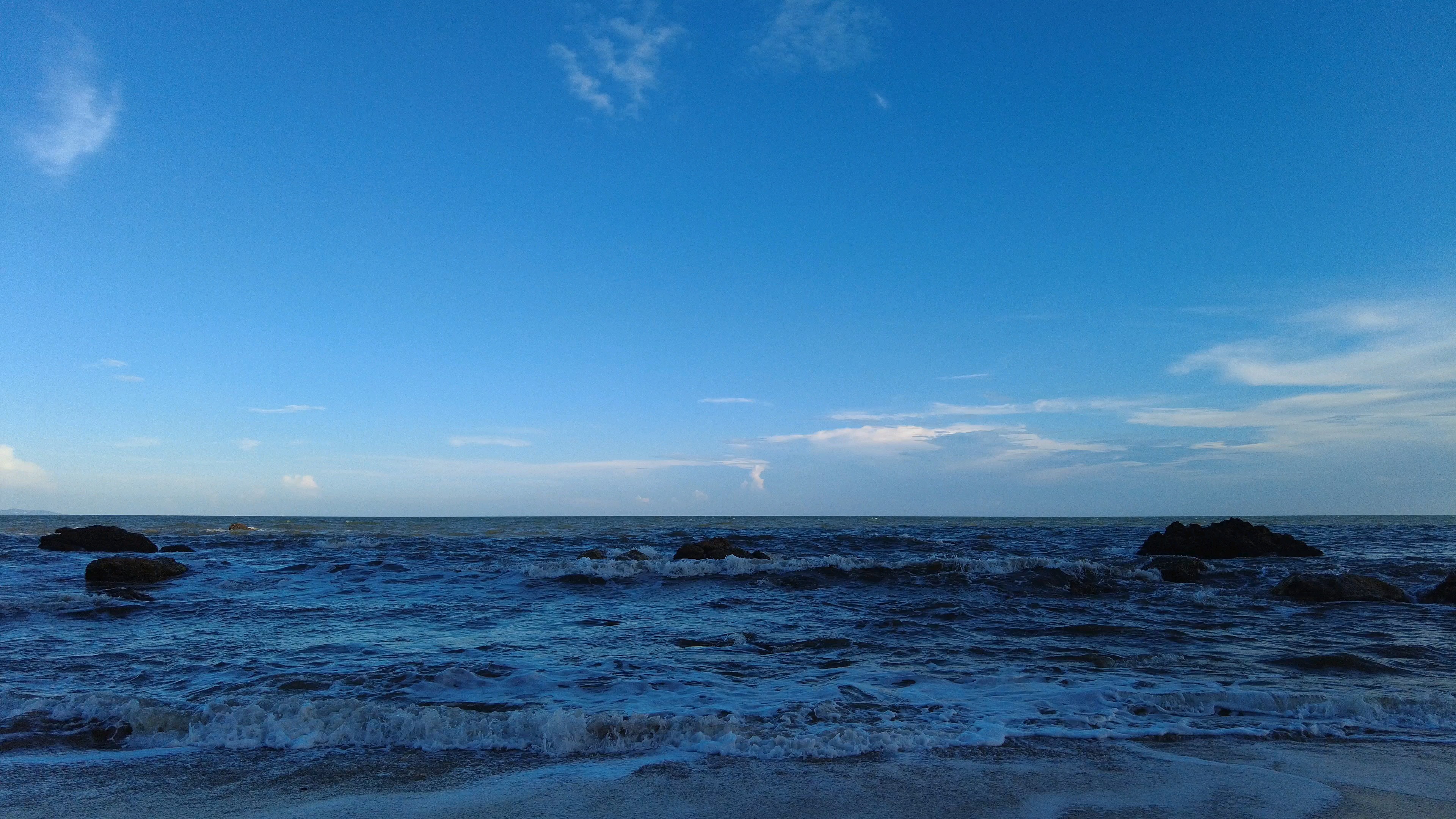 傍晚的晏镜岭海滩