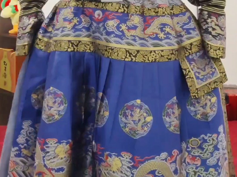 没准备好随便穿穿 道光朝服袍