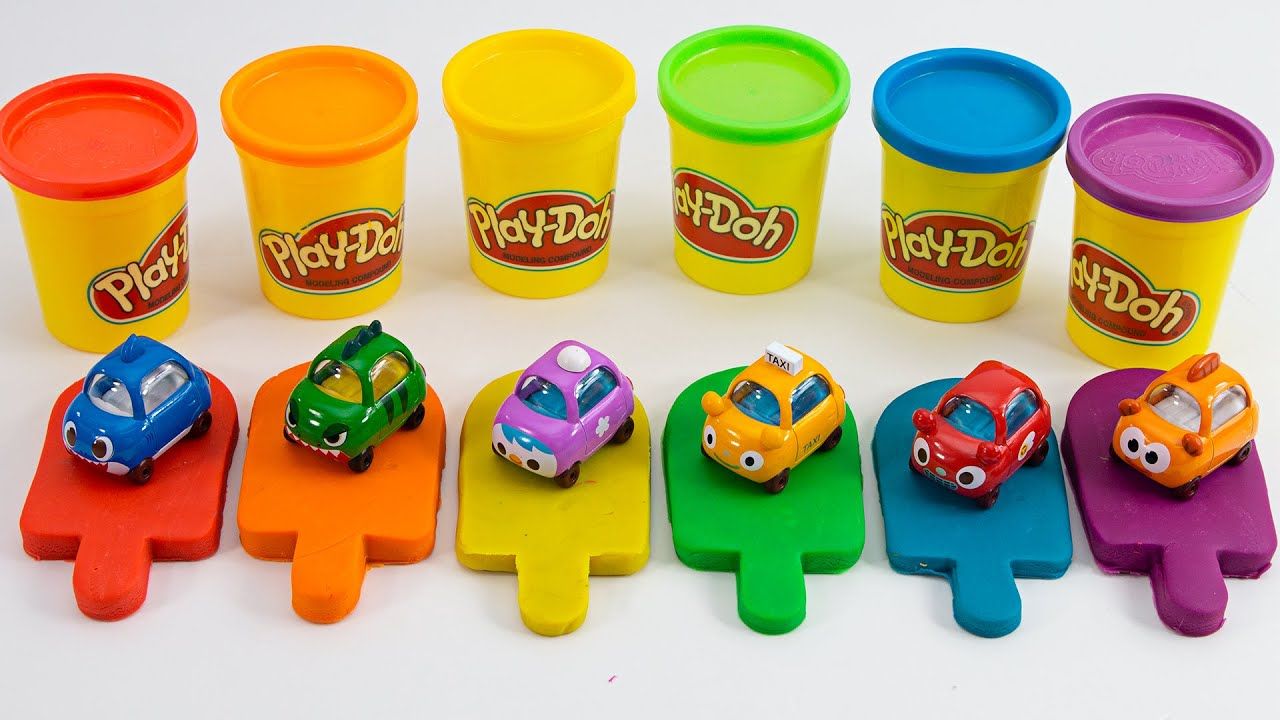 试着在花花绿绿的彩色粘土冰淇淋上做一辆汽车.