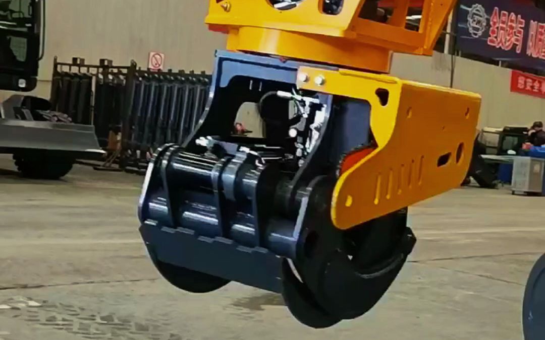 挖掘机抱夹锯 伐木锯 多功能伐木机 液压抱夹锯 林业机械