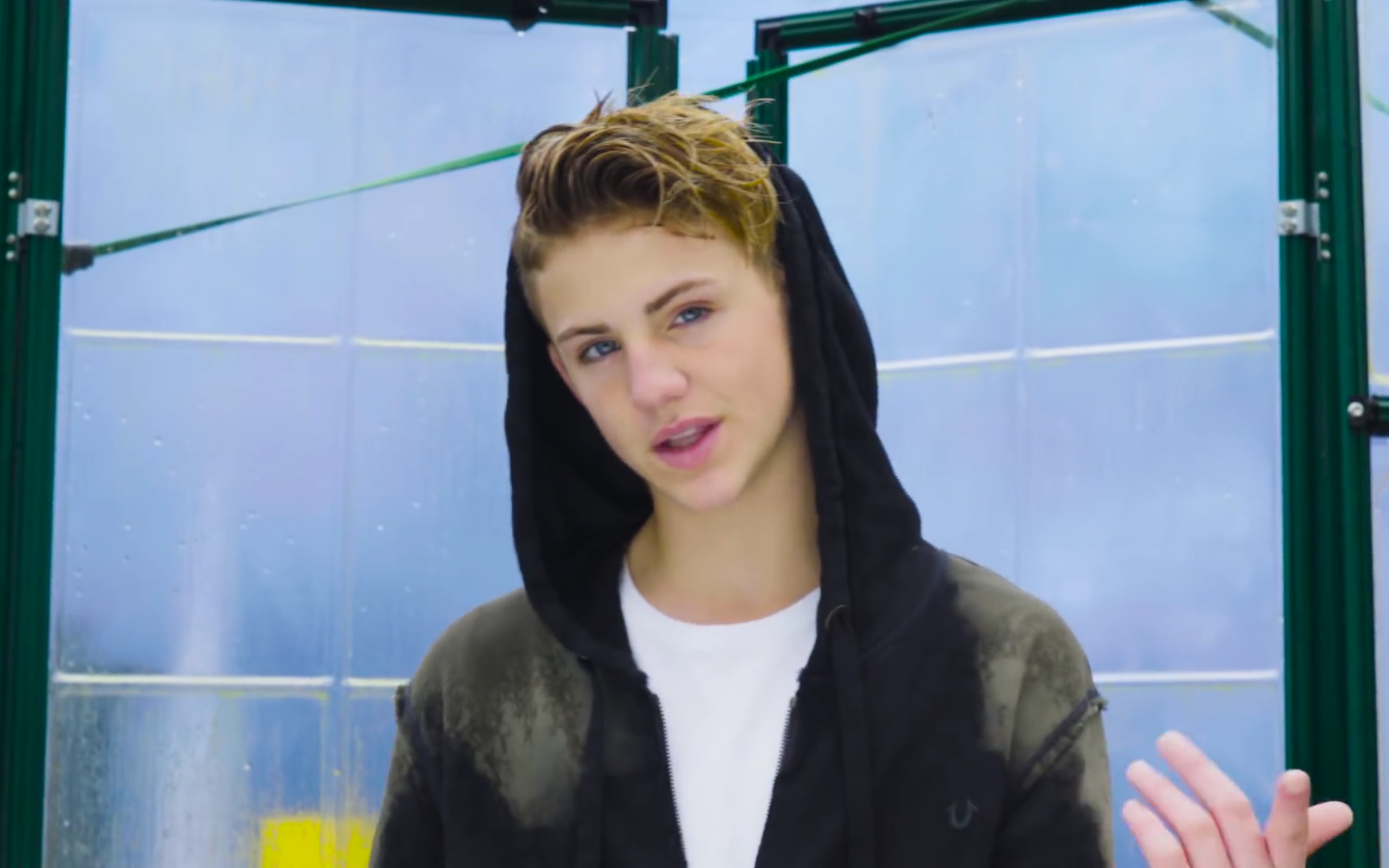 mattyb新歌mv首发《stuck in the middle》[中英字幕/原创翻译]