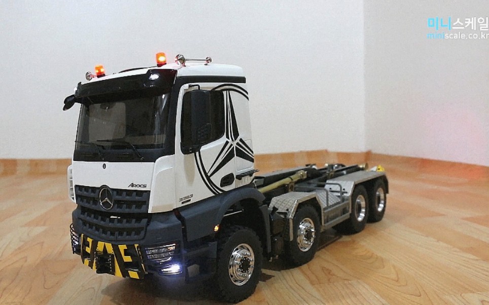 【室内演示】1/14 镭速遥控拖头 LESU Mercedes Arocs 4axle Roll on/off tipper(HookLift) 8X8哔哩哔哩bilibili