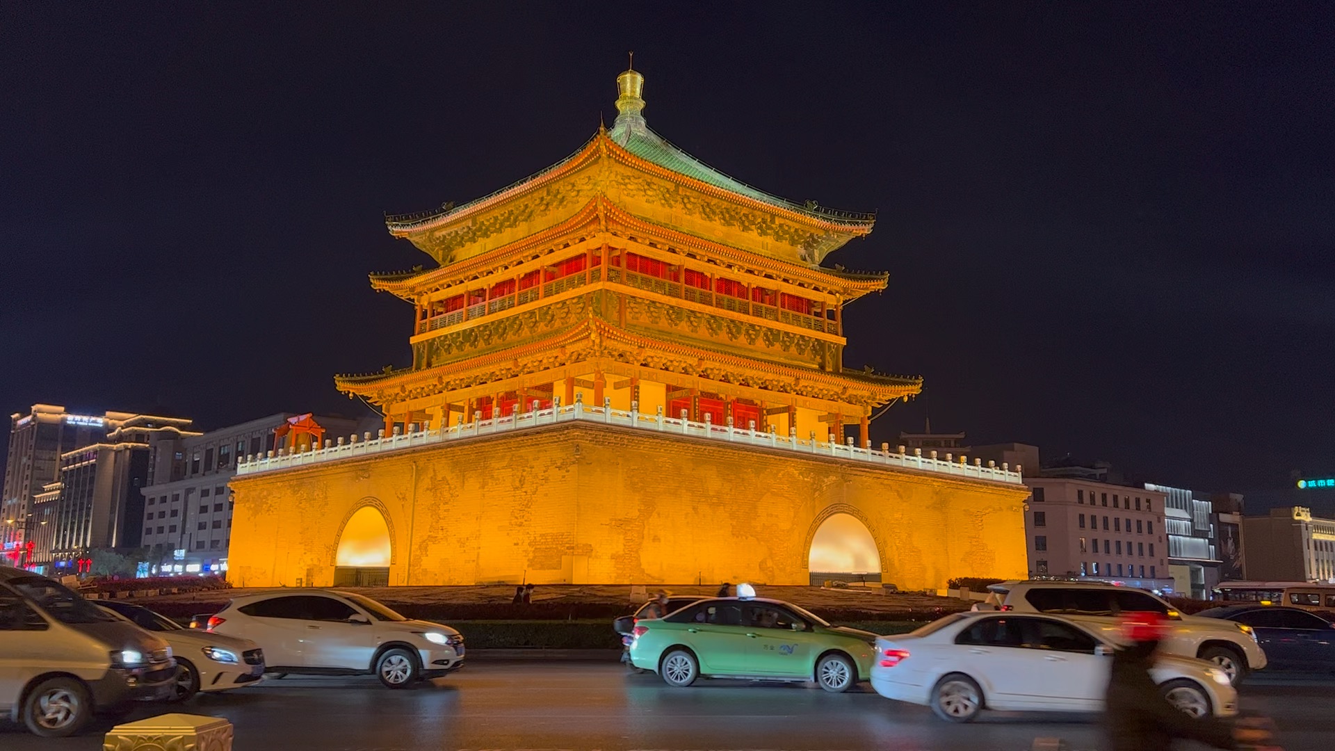 只有杜比hdr才能完整展示夜晚的西安钟楼