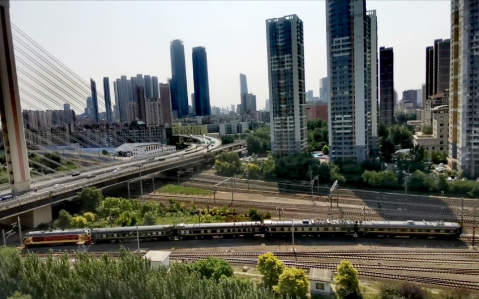 沈沈df4d-3079牵引四编组检测列车出沈阳站经沈于线去大成站方向.