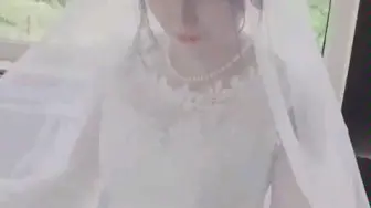 Tải video: 祢豆子声优鬼头明里的婚纱照，好想娶回家。