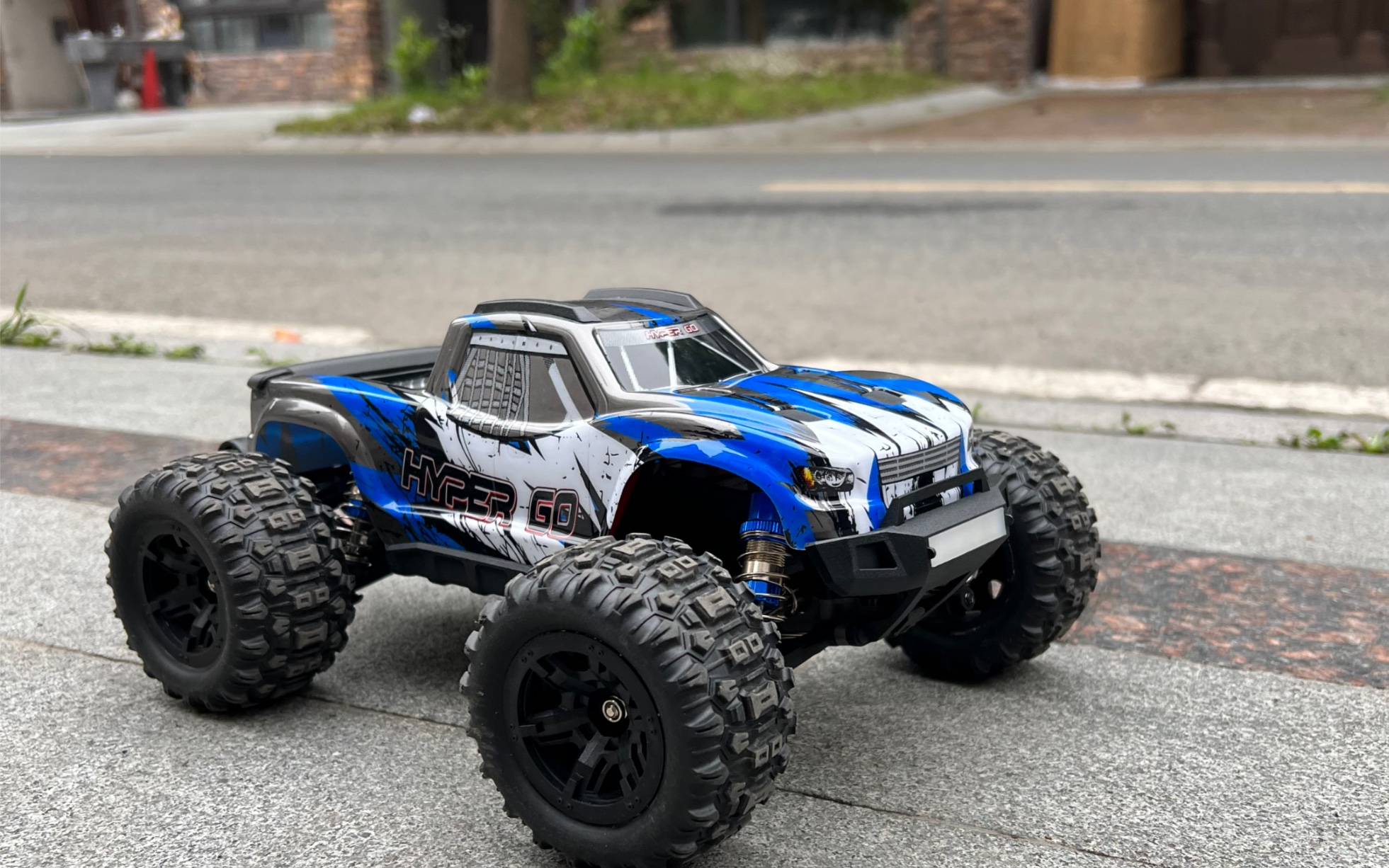 美嘉欣1/16大脚遥控车,在家玩