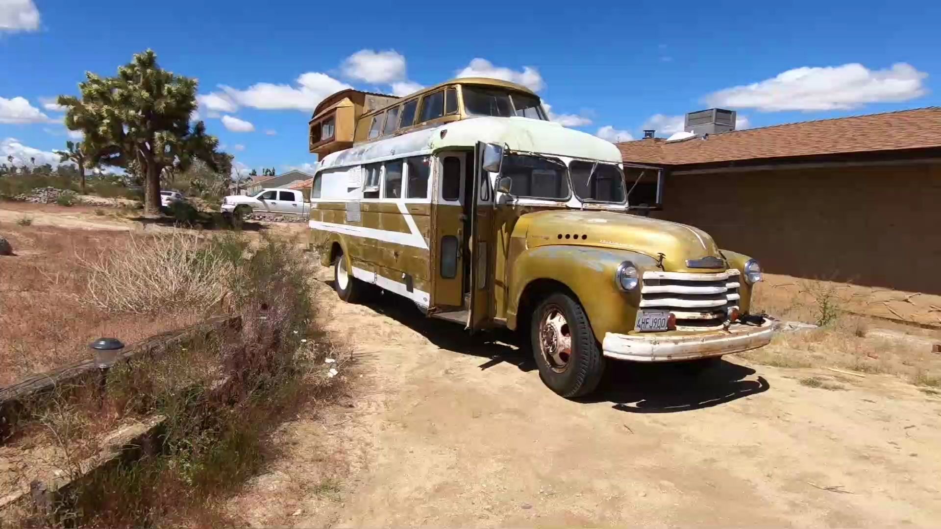 1948年的巴士改造成房车,开出去野营真是一种享受